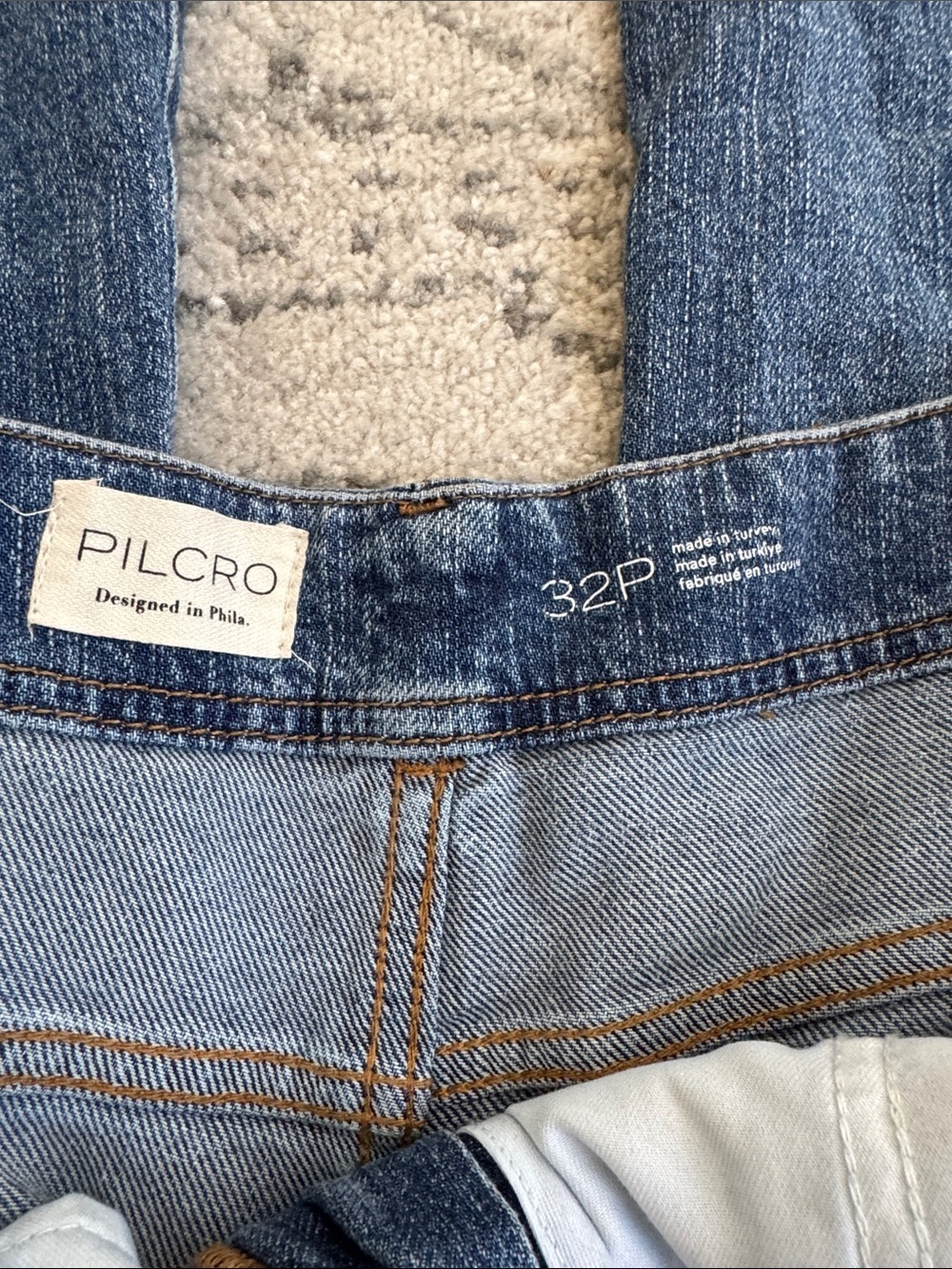 Pilcro Women's Adi Regenerative Cotton Mid-Rise Flare Jeans Size 32P Petite 36” - Picture 6 of 9